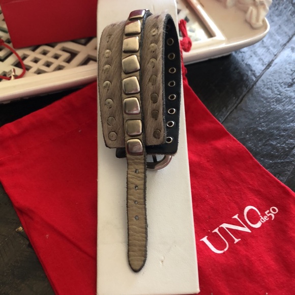 Uno de 50 cream cowhide leather with silver rivets unisex cuff. - Picture 10 of 14